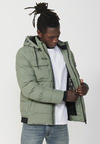 Koroshi Ziemas jaka - verde   green