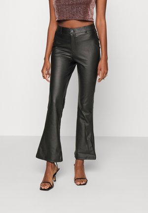 Vero Moda Petite VMAMIRA FLARED PANT - Calças - black