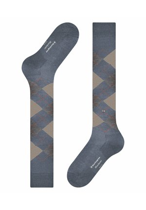 Calze blu scuro con un motivo a diamante in grigio chiaro e beige, accentuato da sottili linee rosse; superficie liscia, forma allungata.