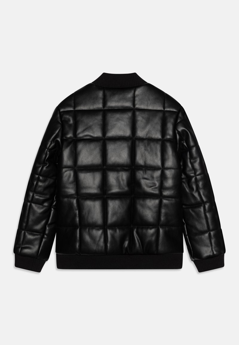 Giubbino Invernale Imbottito GUESS Per Ragazzo – Taglia 18 Anni, Colore Nero Con Interno Rosso, Scritta Ricamata Bianca
