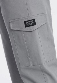 WITH POCKETS  - Reisitaskuhousut - grey