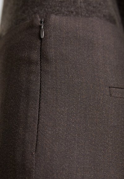 Filippa K TWIST SEAM TROUSERS - Tygbyxor - mocha