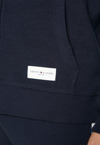Tommy Hilfiger HOODIE ESTABLISHED - Pyjamashirt - desert sky