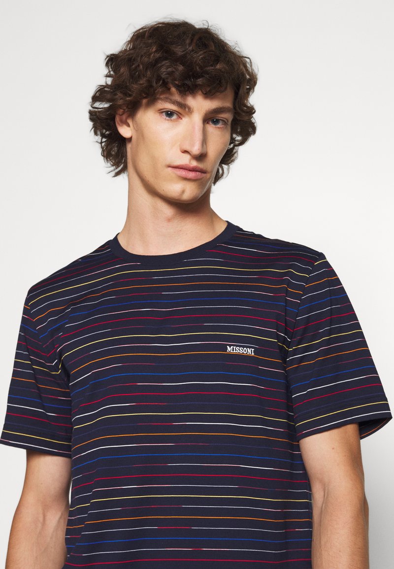 Herren Bekleidung | Missoni SHORT SLEEVE T-Shirt print blumarine/dunkelblau - RF66194 Herren Bekleidung | Missoni SHORT SLEEVE T-Shirt print blumarine/dunkelblau - RF66194
