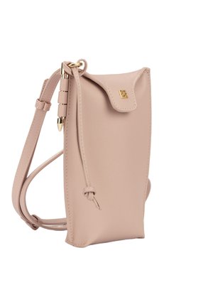 Petit sac bandoulière en cuir rose nude avec rabat avant, détail logo doré et sangle réglable avec extrémité nouée.