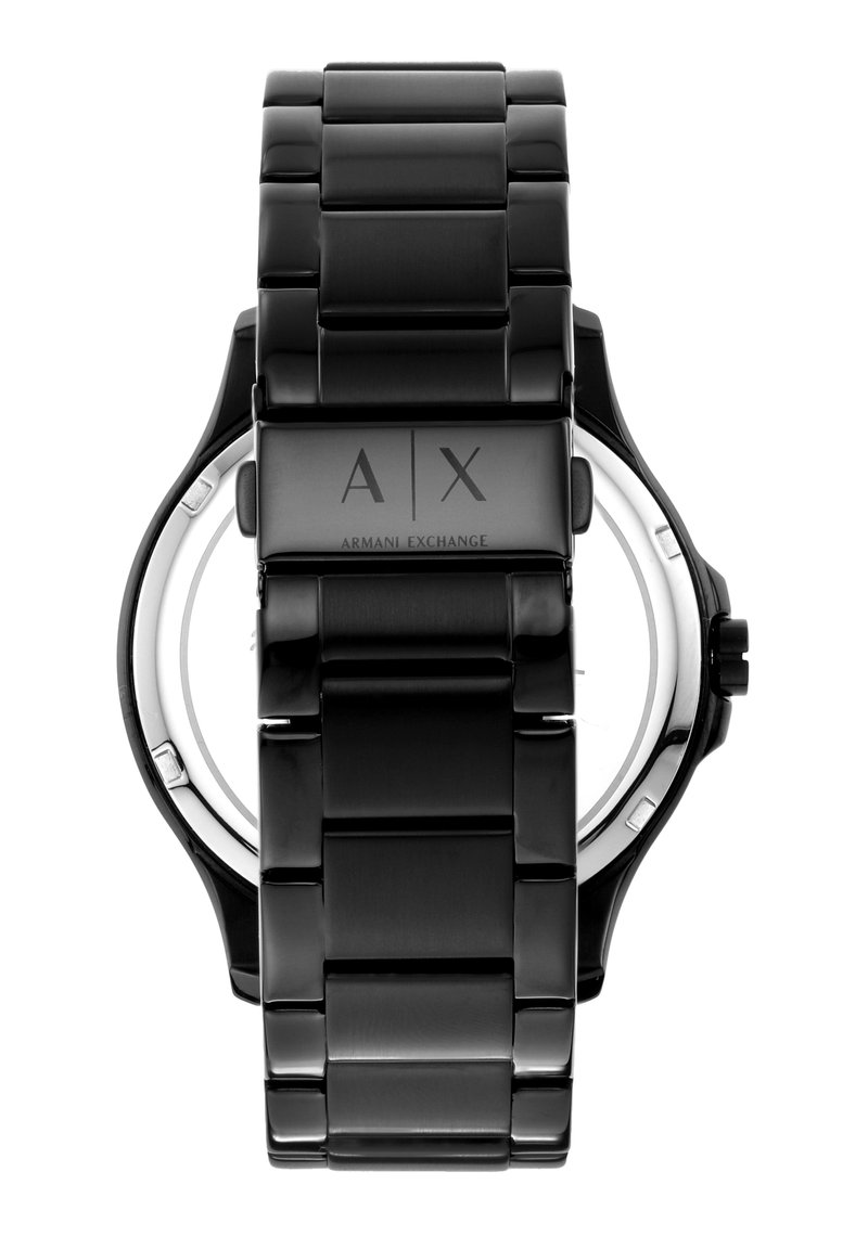 Montre en acier inoxydable noir avec un bracelet à maillons, présentant un fermoir portant le logo "A|X" et un design de boîtier rond minimaliste. Fond en verre transparent.