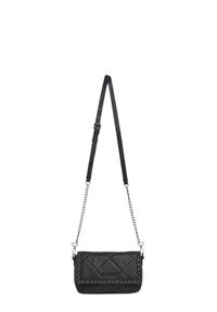 Borsa a spalla nera imbottita con catena e tracolla regolabile, con dettagli di borchie lungo il cappuccio e una texture liscia.