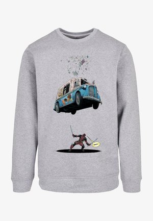 Hallhalli sweatshirt, millel on trükk sinisest jäätiseautost, mis hõljub üle koomiksitegelase, kes hoiab mõõga, ja kus on värvikad aktsendid.