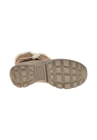 Bruine suède laars met een zachte beige nepbont voering en een dikke rubberen zool met een gestructureerd profiel voor grip.