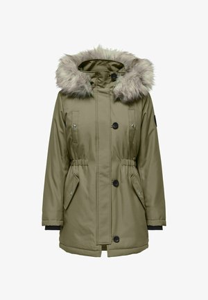 Olīvu zaļš parka mētelis ar mākslīgā kažoka apdari uz kapuces, pogu aizdare, divas priekšējās kabatas un elastīga josta labākai piegulšanai. Gluda tekstūra.