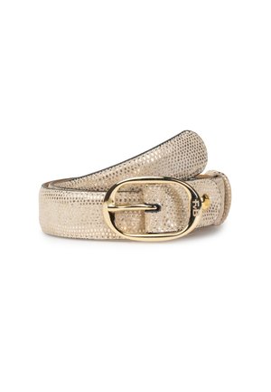 Beiger Gürtel aus strukturiertem Material mit einer goldfarbenen ovalen Schnalle, dezent glänzend und mit kleinen Lochdetails.