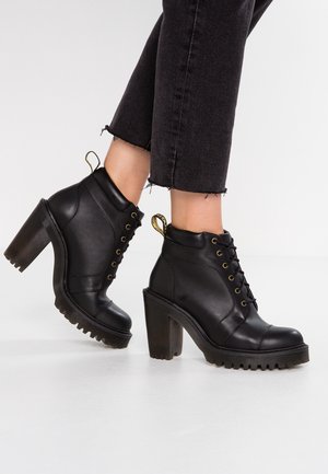 Dr. Martens, Bottines à talons hauts - black