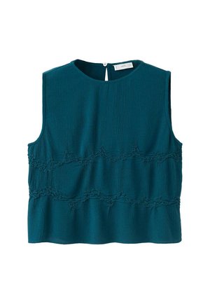 Blouse sans manches couleur sarcelle avec tissu texturé et détails froncés horizontaux sur le devant, encolure ronde et fermeture boutonnée dans le dos.