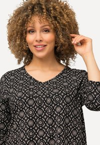 Ulla Popken 3/4 SLEEVE   - Langarmshirt - black