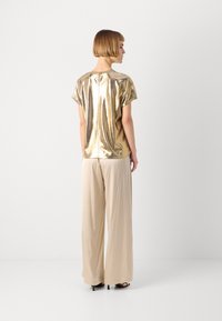 Mos Mosh O NECK TEE - Camiseta estampada - gold