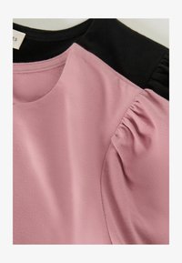 Wybrany, pink and black