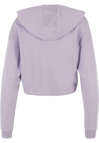 Hoodie cropped in tessuto lavanda chiaro, con maniche lunghe, cappuccio con lacci e polsini a coste. Texture liscia e cuciture minime.