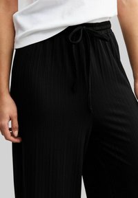 New Look PLISSE CROPPED WIDE LEG - Tygbyxor - black