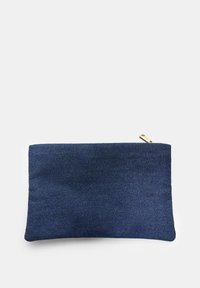 Pochette en tissu bleu marine avec une texture lisse et une fermeture éclair dorée. Forme rectangulaire, adaptée au rangement ou à l'organisation.
