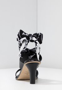 WEEKEND MaxMara Sandales à talons hauts - black