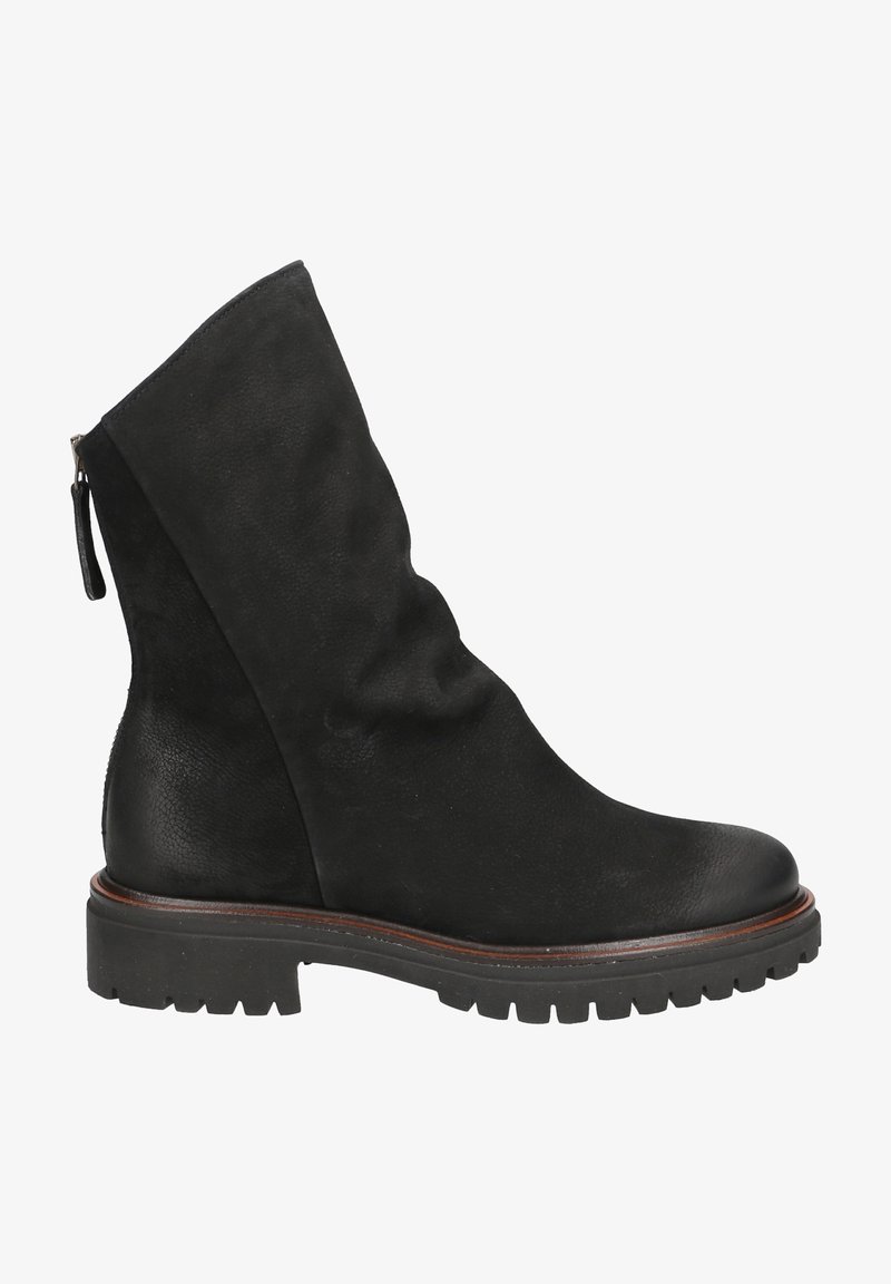 Bottes noires montantes jusqu'au milieu du mollet avec semelle à crampons robuste, bout rond, talon empilé, tige à texture douce et tirette de fermeture éclair à l'arrière.