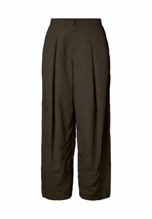 Pantalon large taille haute couleur brun foncé avec plis sur le devant, fermeture par bouton et zip, taille arrière élastique, et coupe décontractée.