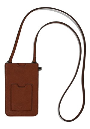 Braune Leder-Handytasche zum Umhängen mit einem vorderen Kartenfach und einem verstellbaren langen Riemen vor weißem Hintergrund.