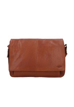 Braune Leder-Umhängetasche mit Frontklappe, Nahtdetail in der Mitte und verstellbarem Schulterriemen auf weißem Hintergrund.