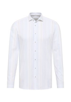 Weißes Herrenhemd mit langen Ärmeln, dünnen vertikalen blauen und beigen Streifen, durchgehend geknöpft und mit klassischem Kragen.