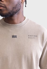 Redefined Rebel MEMPHIS TEE - T-shirts med print - walnut