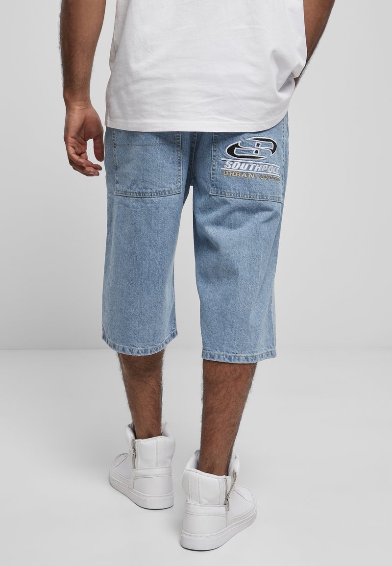Herren Chino Shorts | Southpole TAPE Jeans Shorts mid blue/blau - CU37637 Herren Chino Shorts | Southpole TAPE Jeans Shorts mid blue/blau - CU37637
