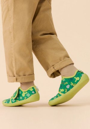 Affenzahn, UNISEX - Slippers - grün