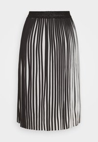 Falda plisada en blanco y negro con una cinturilla negra ajustada, que presenta franjas verticales alternas para un diseño en contraste.