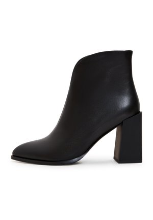 Enkellaarsjes met hoge hak - black
