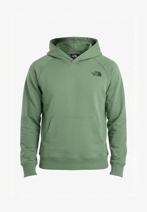 Sweat à capuche vert avec poche kangourou à l'avant et logo noir "The North Face" sur le côté gauche de la poitrine.