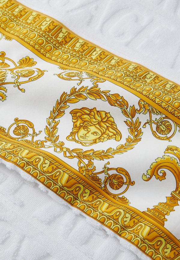 BATH TOWEL I HEART BAROQUE - Towel4