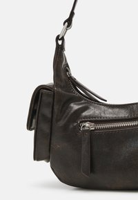 Gina Tricot POCKET BAG - Kézitáska - washed brown