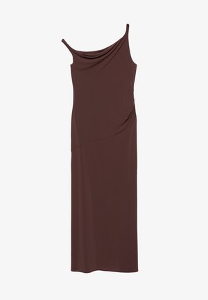 Barna, ujjatlan maxi ruha aszimmetrikus nyakkivágással és finom gyűrt részlettel egyik oldalon.