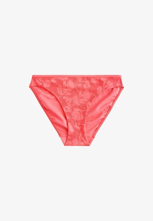 Koralfarvet bikinitrusse til kvinder med blomsterblonde foran og glat stoffor på sider og bag.