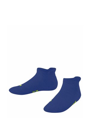 Paar dunkelblaue Knöchelsocken mit gelbem Größenaufdruck auf den Zehen und Seiten, vor weißem Hintergrund dargestellt.