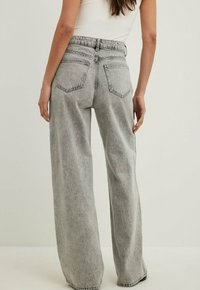 NA-KD MIT HOHER TAILLE - Wide leg - light grey