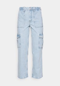 Světle modré denimové cargo kalhoty s elastickým pasem, předním knoflíkem a zipem, velkými předními a bočními kapsami s klopou, rovný střih nohavic.