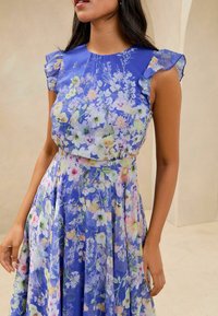 Lipsy PETITE FIT - FLORAL PRINTED HANKY HEM MIDI  - Dnevna obleka - blue