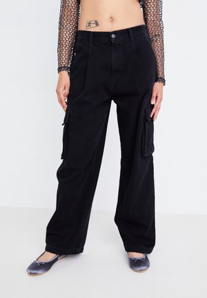 - Wide leg