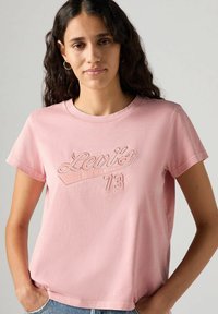 Levi's® GRAPHIC BOXY SINCE - Printtipaita - levis since na