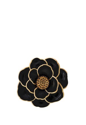 Broche en forme de fleur noire avec contour doré, featuring des pétales brillants et un centre texturé orné de pierres précieuses foncées. Design floral élégant.