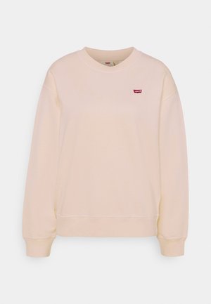 Sweatshirt beige clair en tissu doux. Il possède un col rond, des manches longues et un petit logo rouge Levi's sur la poitrine.