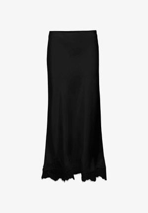 Zwarte satijnen rok met een gladde textuur en een kanten zoom met geschulpte randen. Eenvoudige, lange silhouet zonder versieringen.