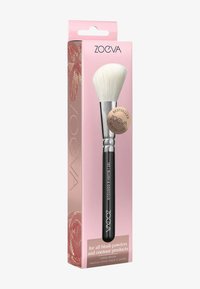 ZOEVA blushkwast met een zwarte handgreep en witte haren, verpakt in een roze doos met gouden accenten en productdetails.