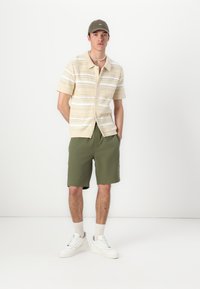 Thumbnail Image 3